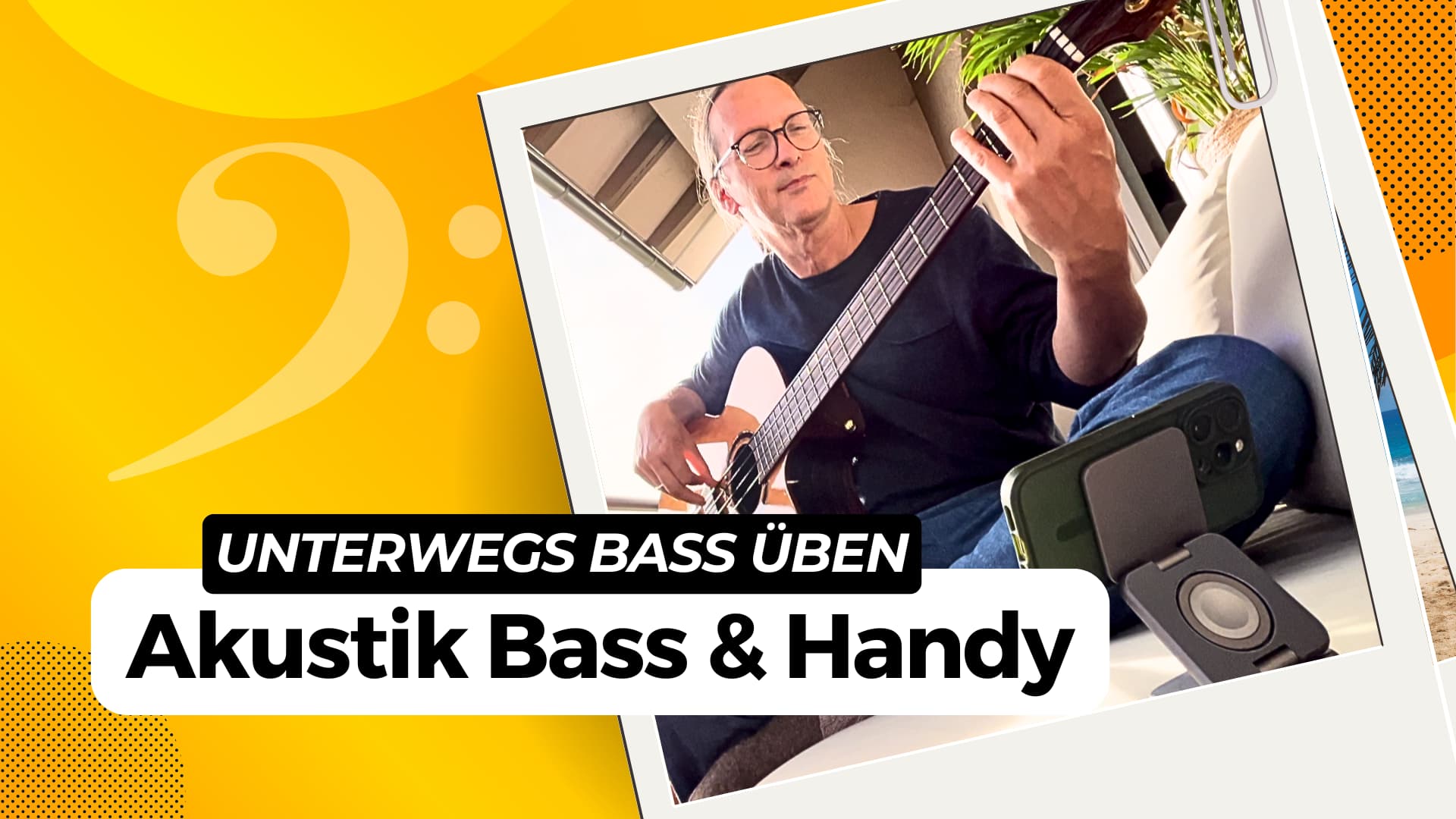 Mit dem Akustik Bass und Handy unterwegs üben